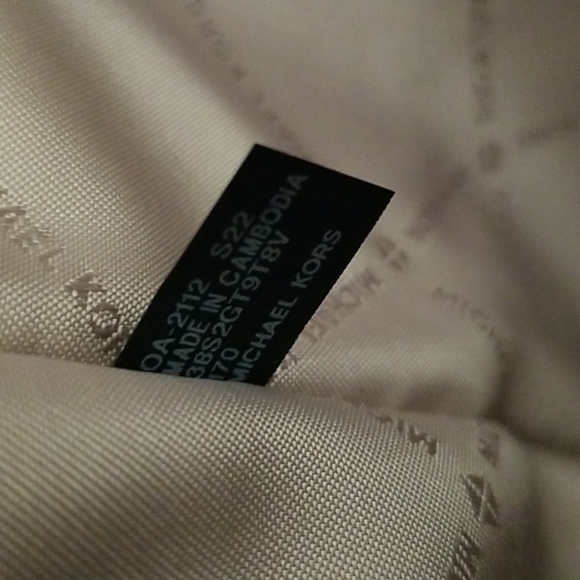 SOLD Michael Kors| Carry All Tote Vanilla Multi Pink - Picture 9 of 9